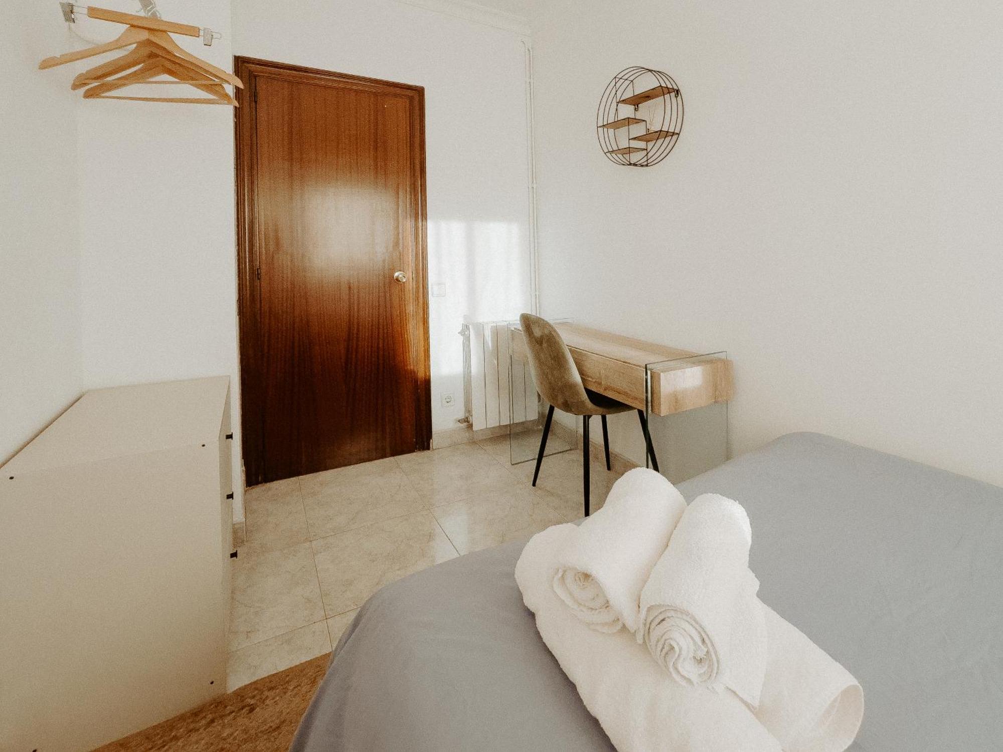 Charming Rooms In Shared Apartment Near Camp Nou Barselona Oda fotoğraf